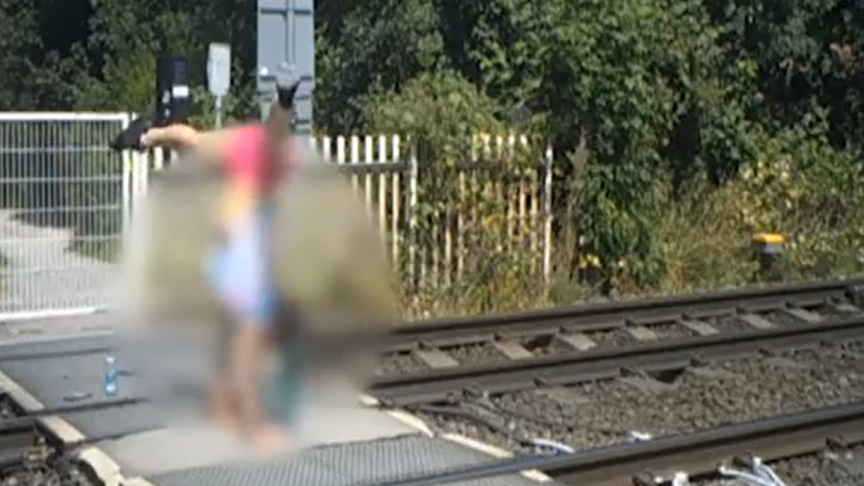 Scandale à Belfort : Des enfants nu au passage d&rsquo;un train !