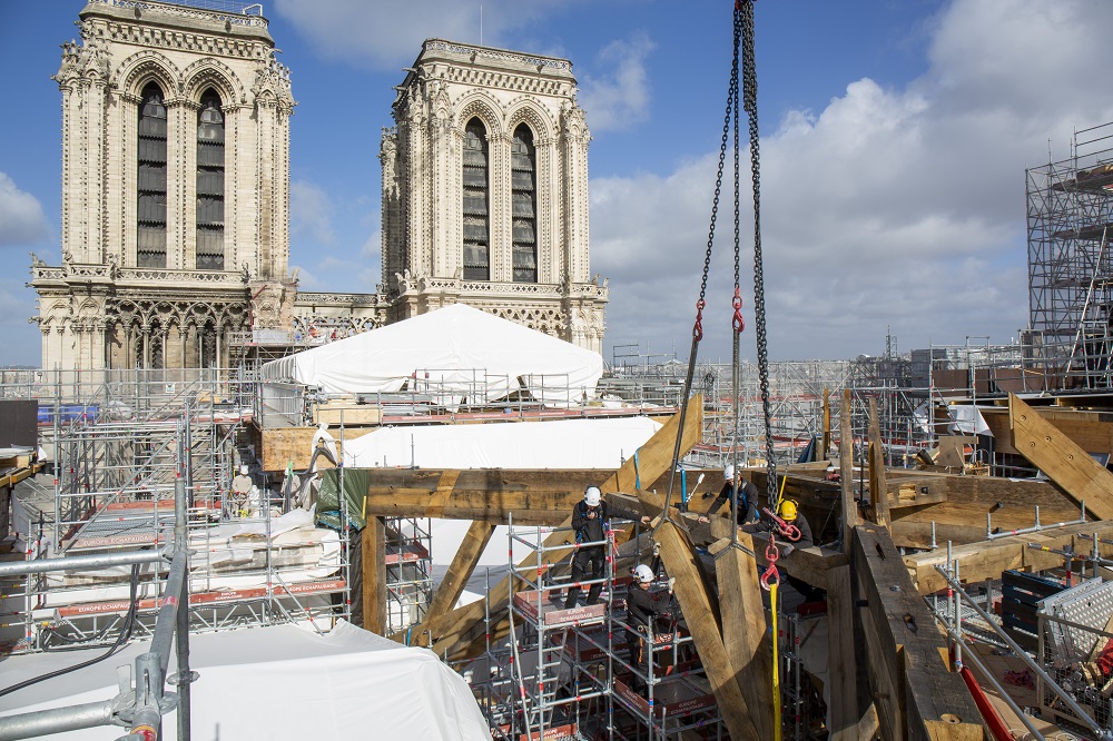 🔥 Notre-Dame de Paris: Une renaissance à travers les cendres
