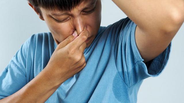 Odeurs corporelles: Un combat olfactif aux frontières de la science et de la société