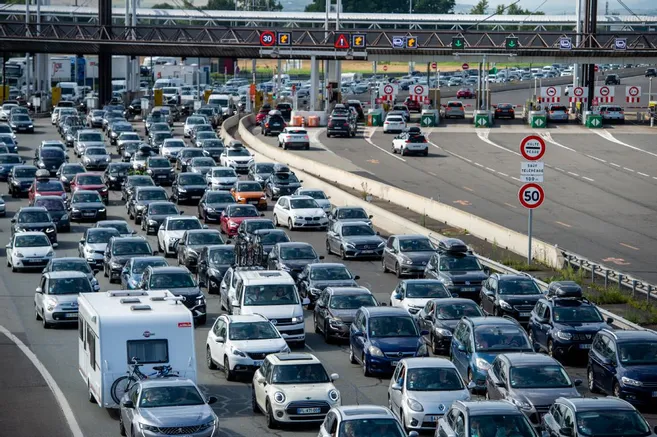 À plein régime sur l&rsquo;asphalte : un week-end de Pentecôte sous le signe du trafic