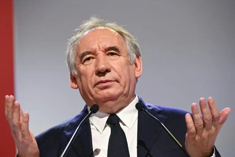Menace de grèves pendant les JO : Bayrou dénonce un « chantage » et le chaos s&rsquo;installe