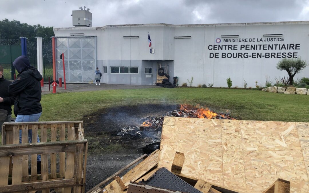 Révolte derrière les barreaux : Quand les gardiens de Prison deviennent les voix du changement