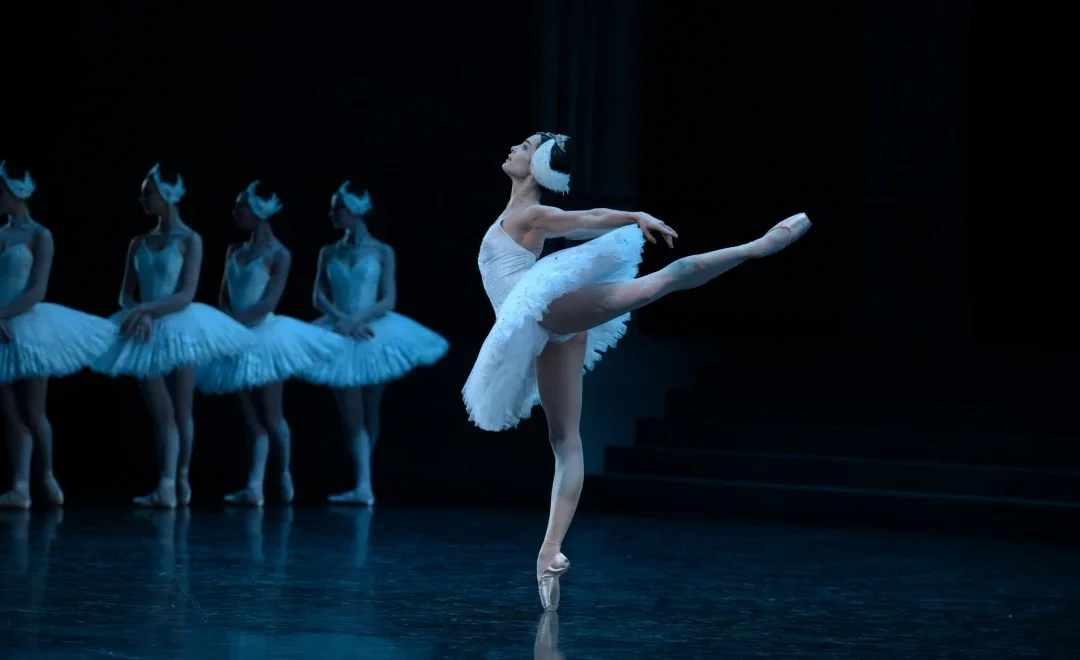 Le Lac des Cygnes à l&rsquo;opéra bastille : La magie renouvelée