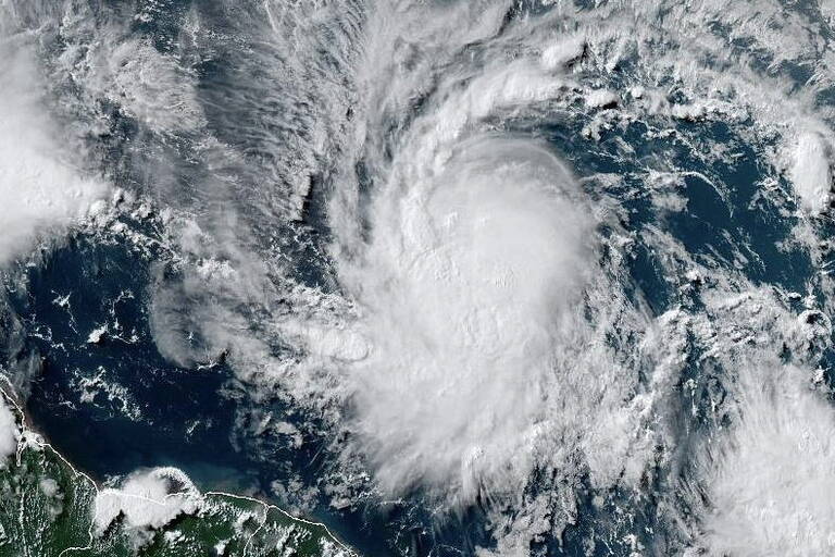 L&rsquo;ouragan Béryl menace les Caraïbes : un monstre climatique en approche