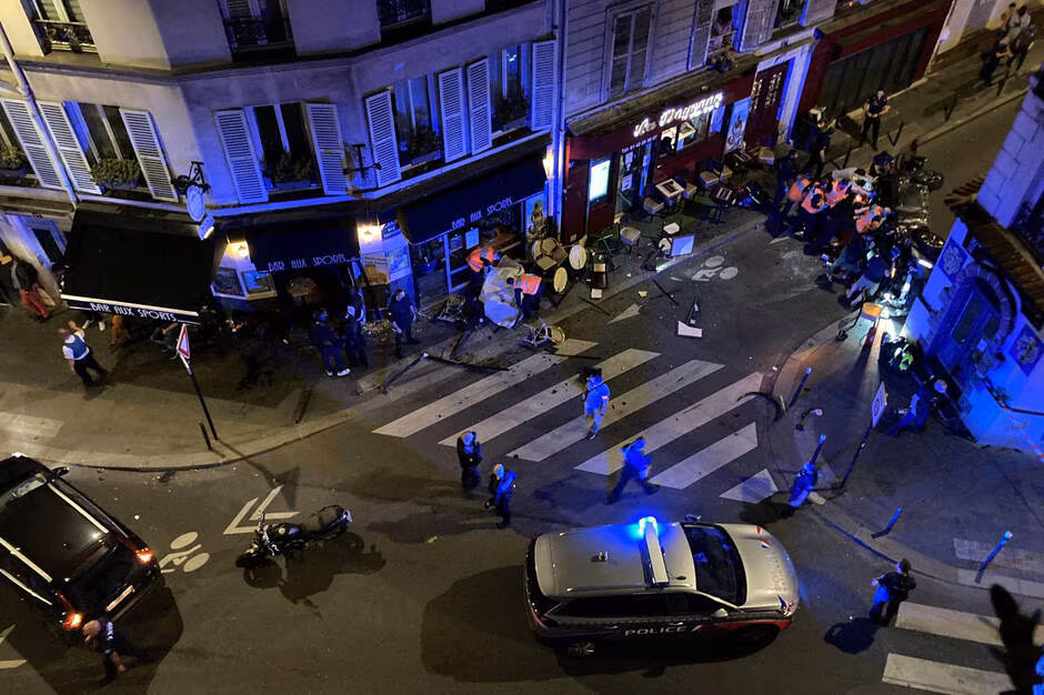 Quand une voiture sème la terreur sur une terrasse parisienne