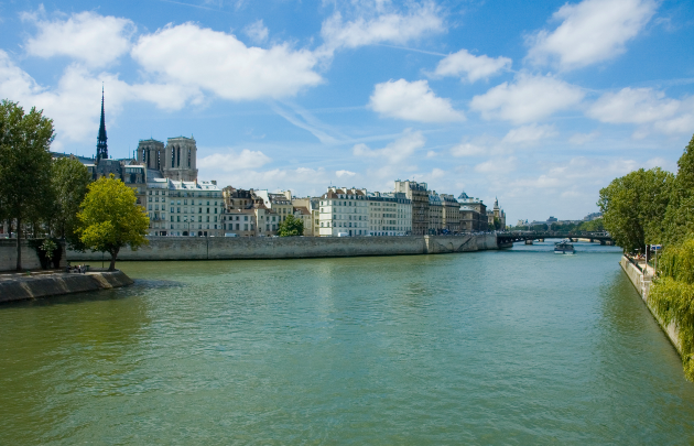 Anne Hidalgo et la baignade dans la Seine : un coup de communication qui prend l&rsquo;eau